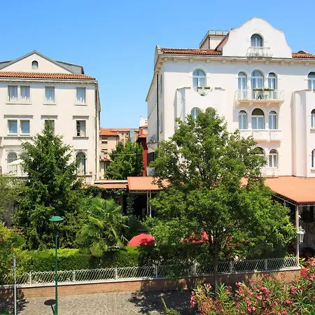 比亚索缇酒店 4*